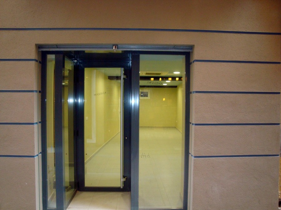 Fachada y puerta