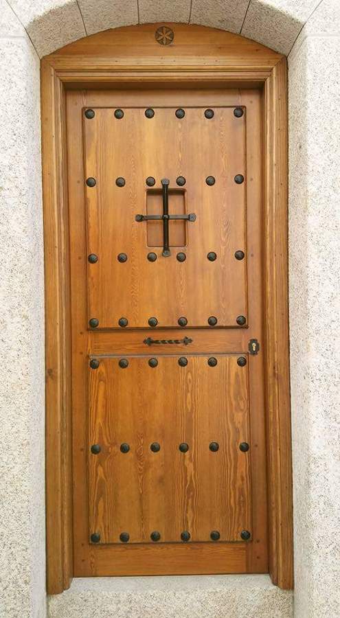 Puerta de entrada a medida