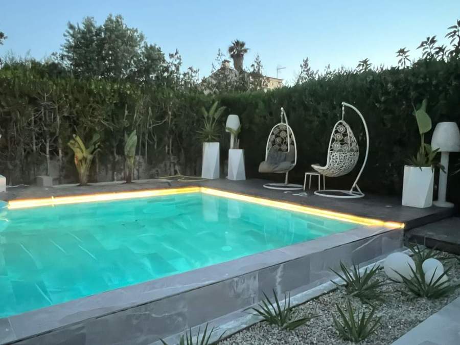 Piscina y terraza