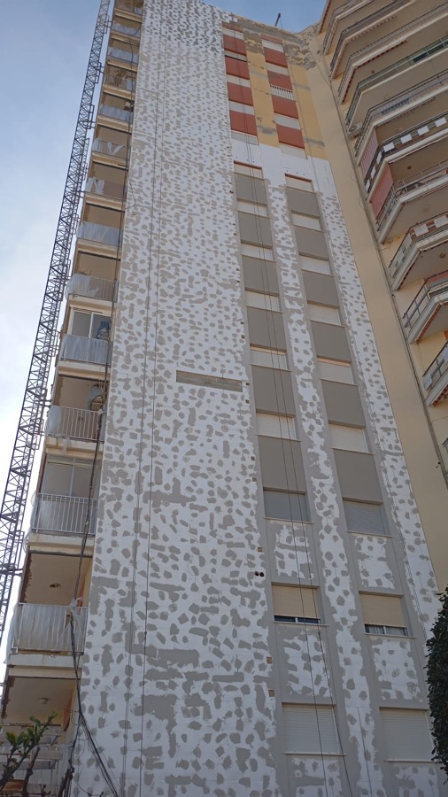 Reforma de fachada con SATE
