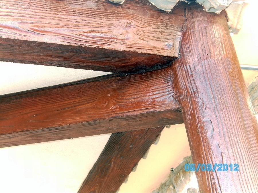 final de imitación viga de madera redonda