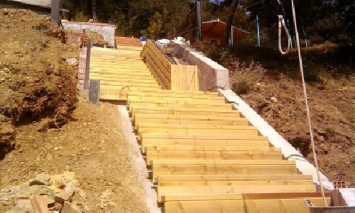 Forrado de escalera en Pino