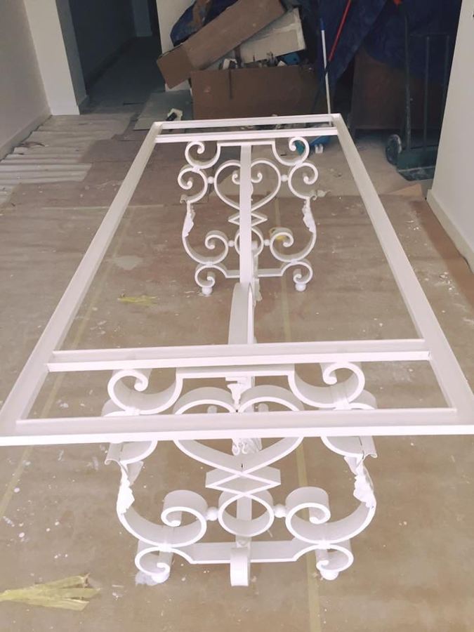 Restauración de mesa de forja en Orihuela (A).
