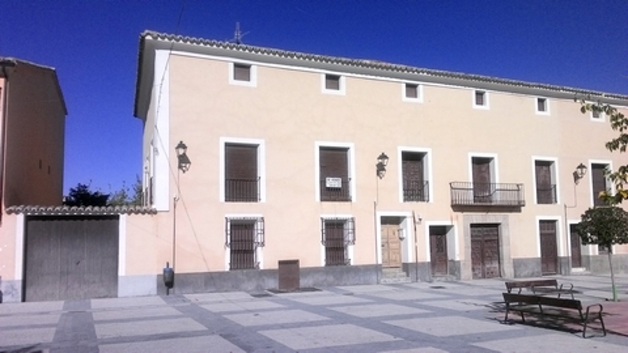 Fachada y cubierta casona plaza de Pareja
