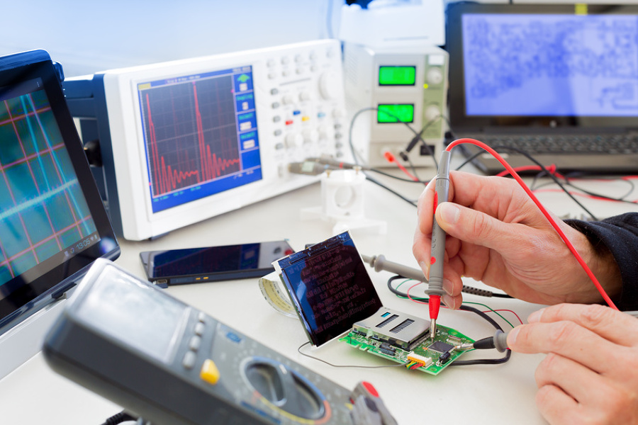 Reparación de circuitos electrónicos.