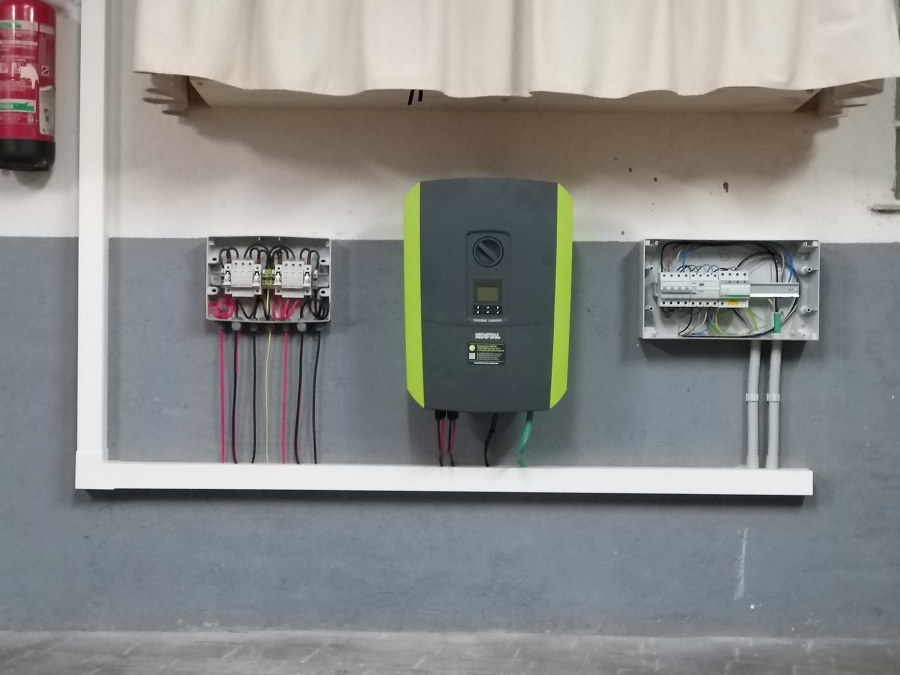 inversor y cuadros de protecciones