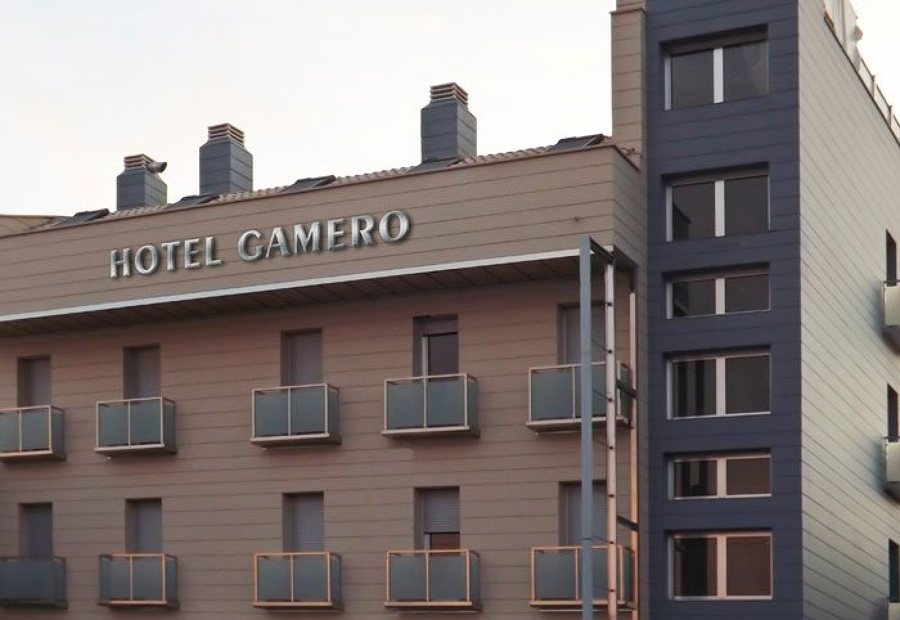 Hotel con 35 habitaciones