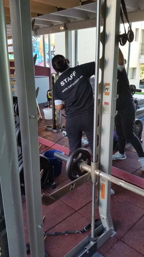 Limpieza de la casa de gimnasio