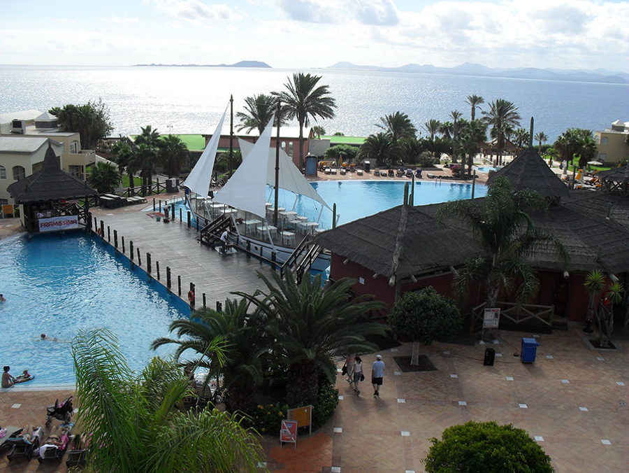 Hotel H10