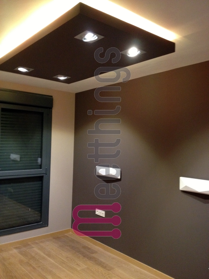 Habitación iluminada con LEDs