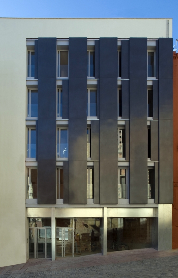 habitatge plurifamiliar entremitgeres