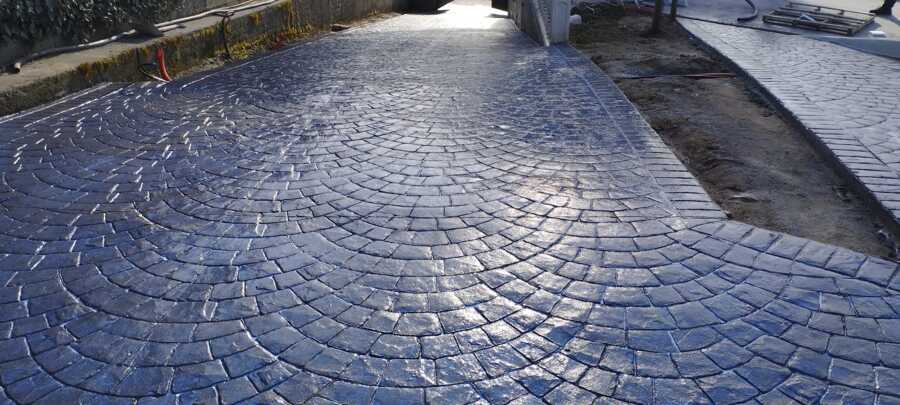 Acceso — hormigón impreso empedrado estilo histórico