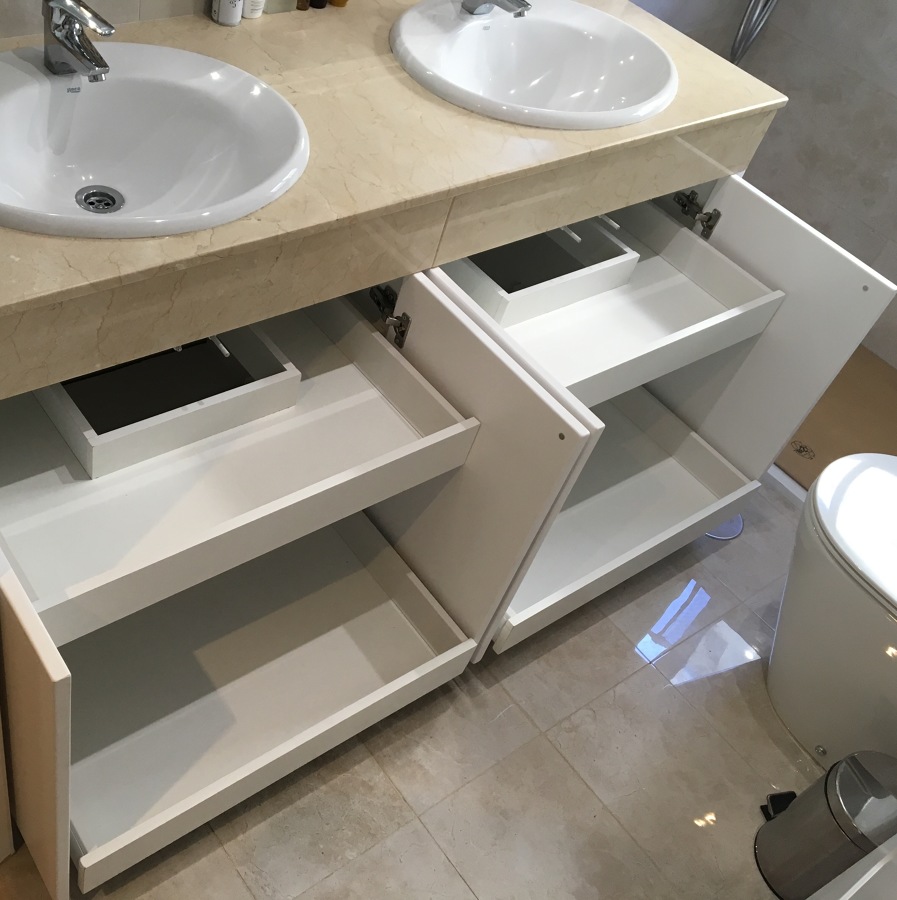 Interior mueble baño