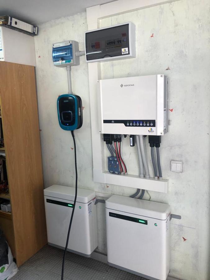 Instalación fotovoltaica con acumulación y back-up