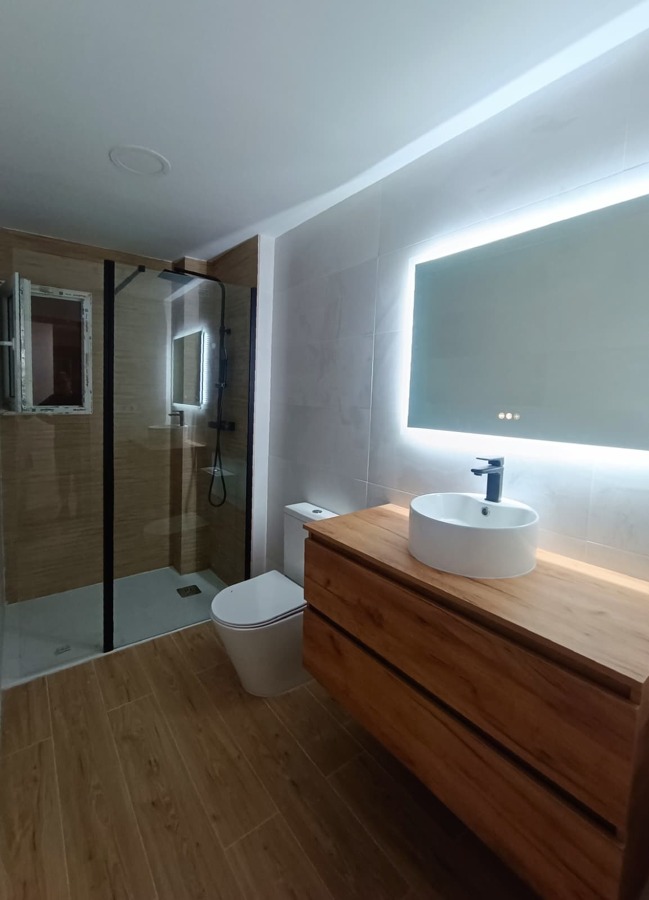 Baño tonos cálidos
