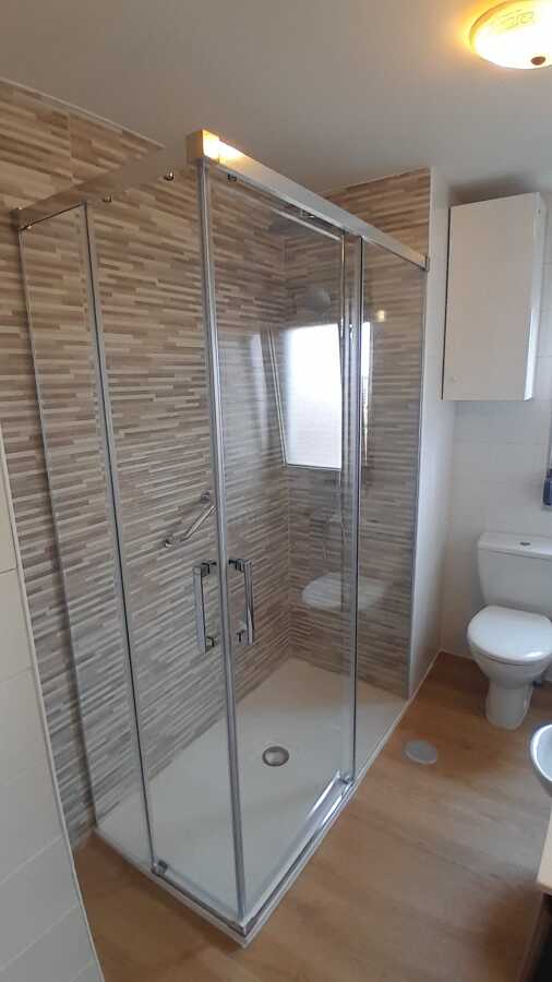 Bañera por ducha alicatado al techo