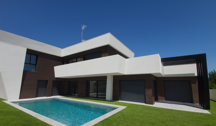FACHADA Y PISCINA EN TORRELODONES