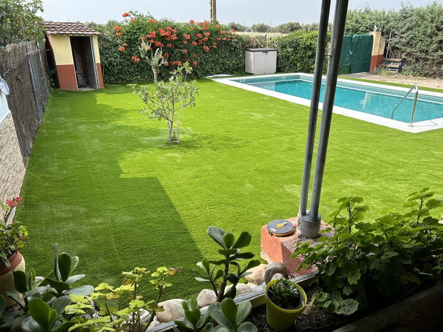 Piscina y Jardín