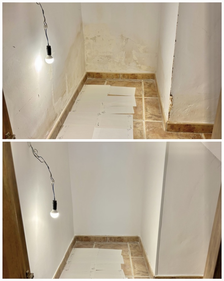 Cuarto de escalera con humedad