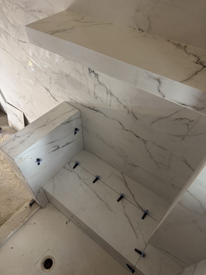 Instalación de alicatado baño