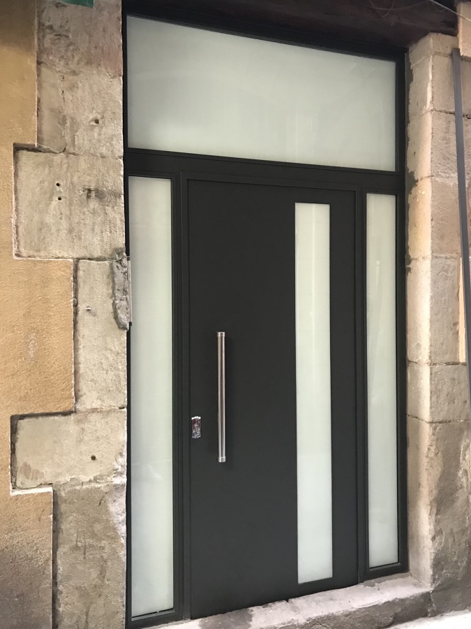 Instalación de puerta de Comunidad