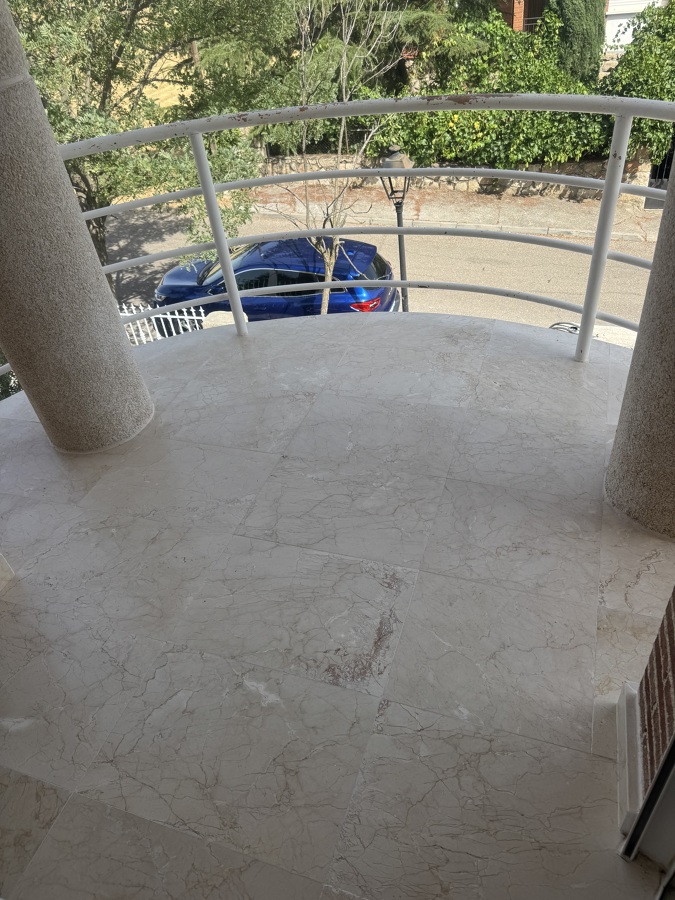 Balcon redondo de marmol