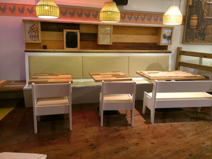 BANCOS Y MESAS BAR