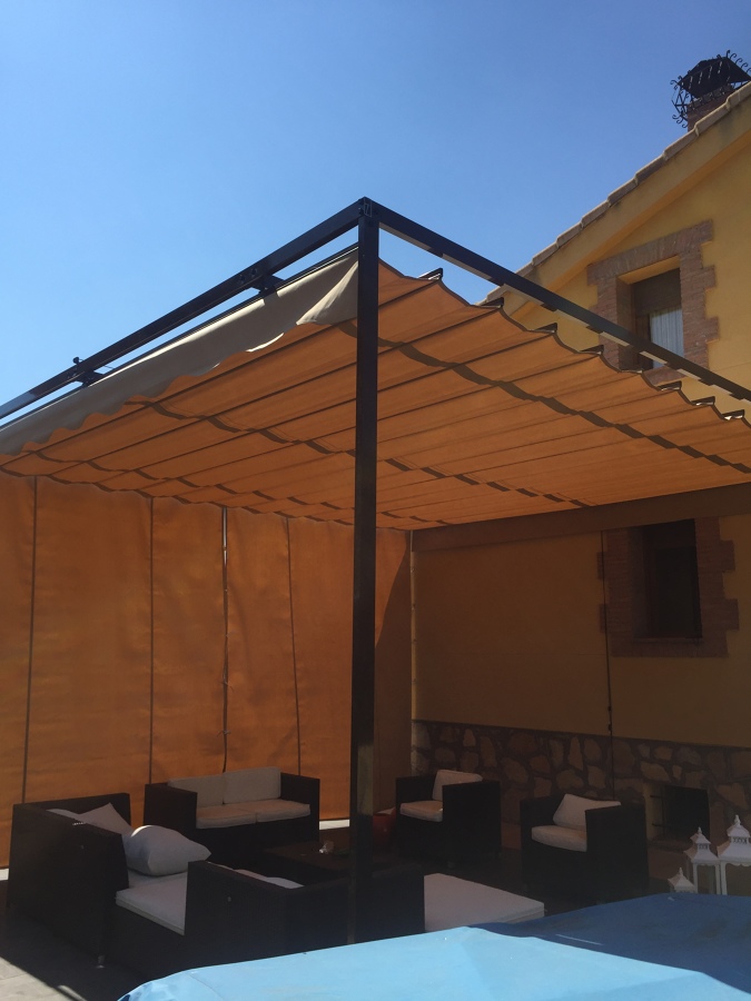 Toldo pérgola ral 8014 tela beige