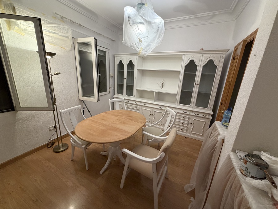 Mesa sillas y mueble finalizados