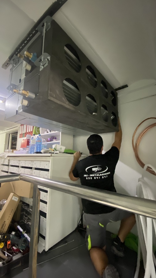 Instalación de máquinas de conducto.