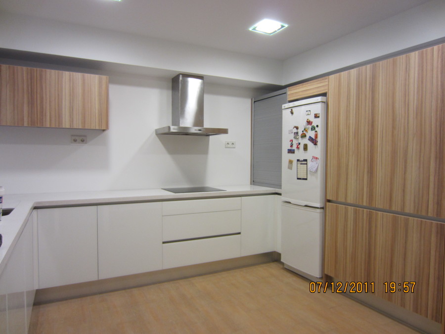 Cocina con tirador embutido