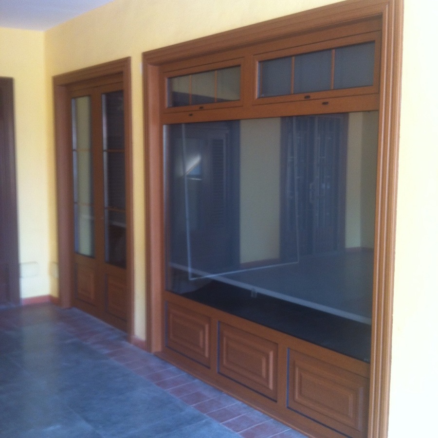 cerramiento en aluminio color madera
