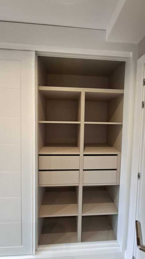 Armario de madera empotrado a medida Interior