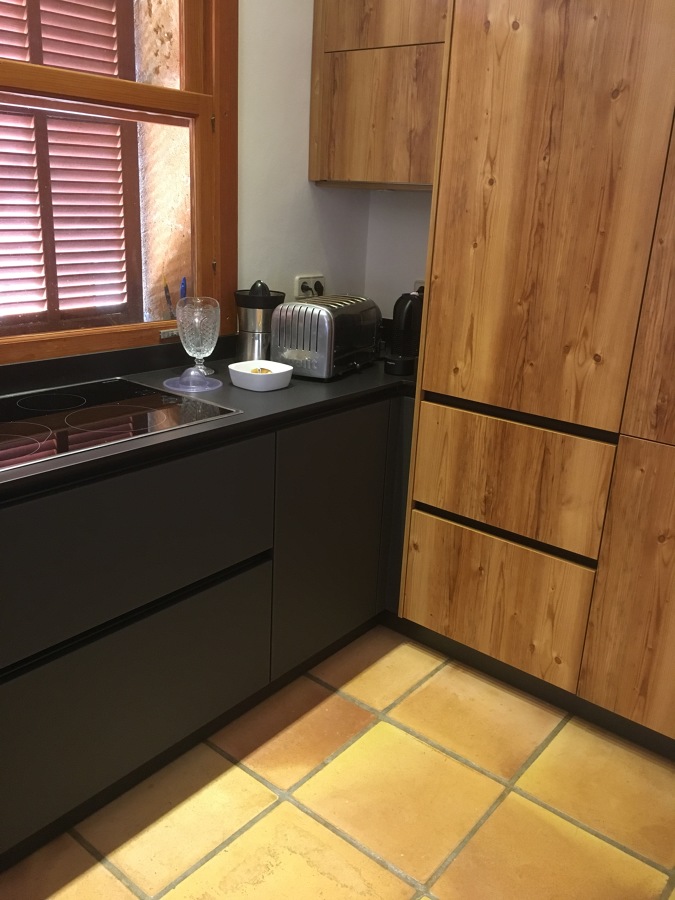 Rinconero con puerta cerrada