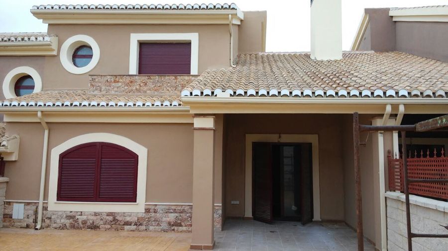 fachada marron