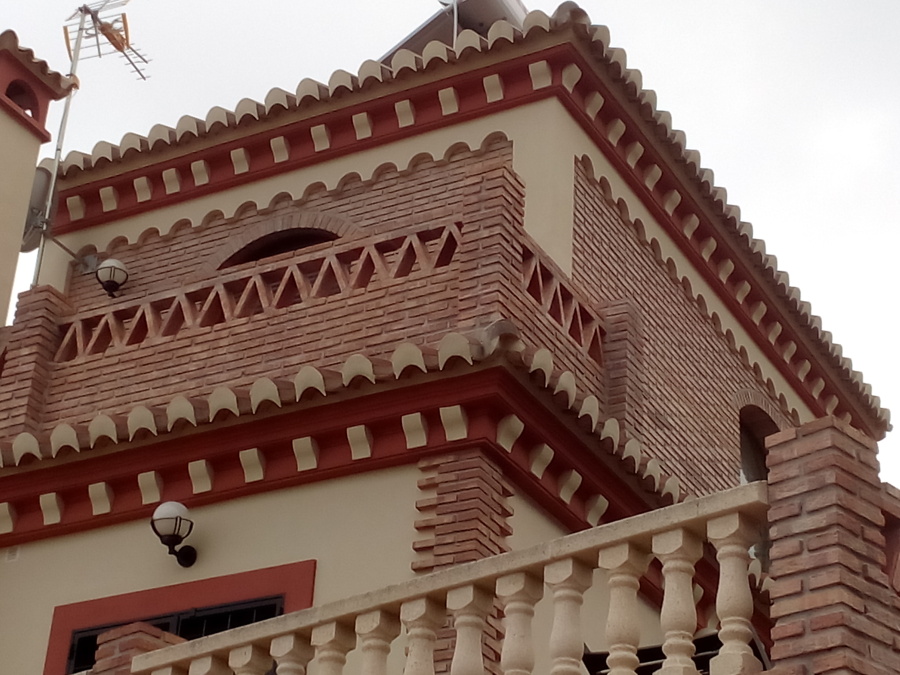 ladrillo visto, valustrada