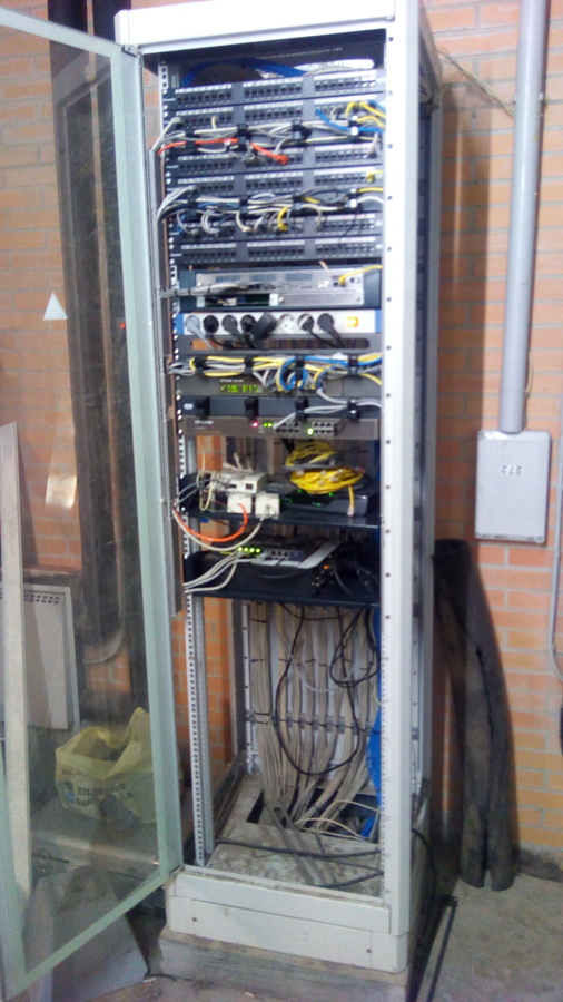 Adecentar armario rack Saica Valencia