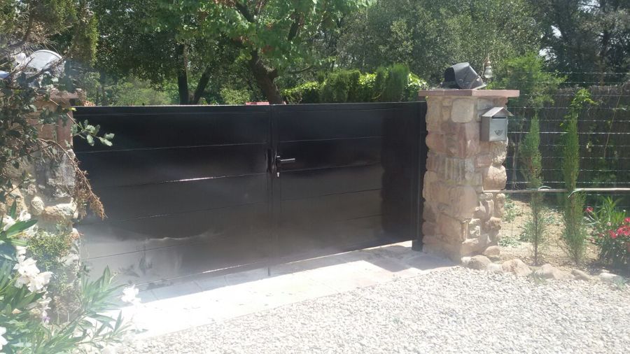 PUERTA BATIENTE