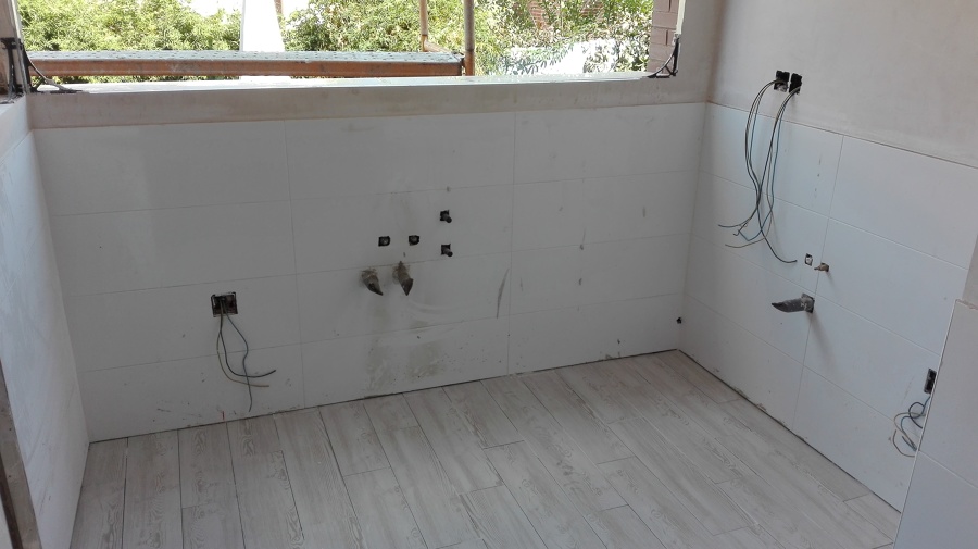 Alicatado y con solado con instalciones 