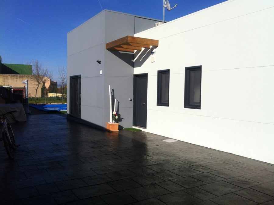 Casa de estructura de madera y acabado sin mantenimiento