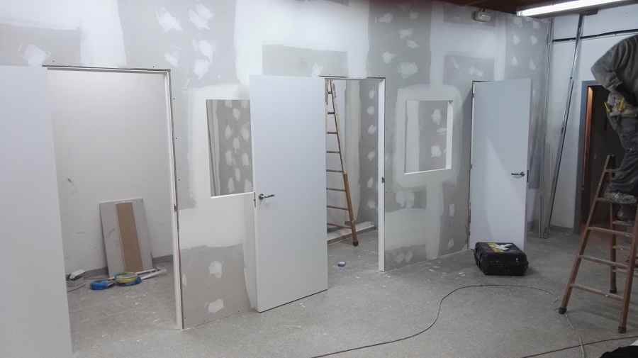 FASE 2: Aplacados de pladur y encintado con colocación de puertas