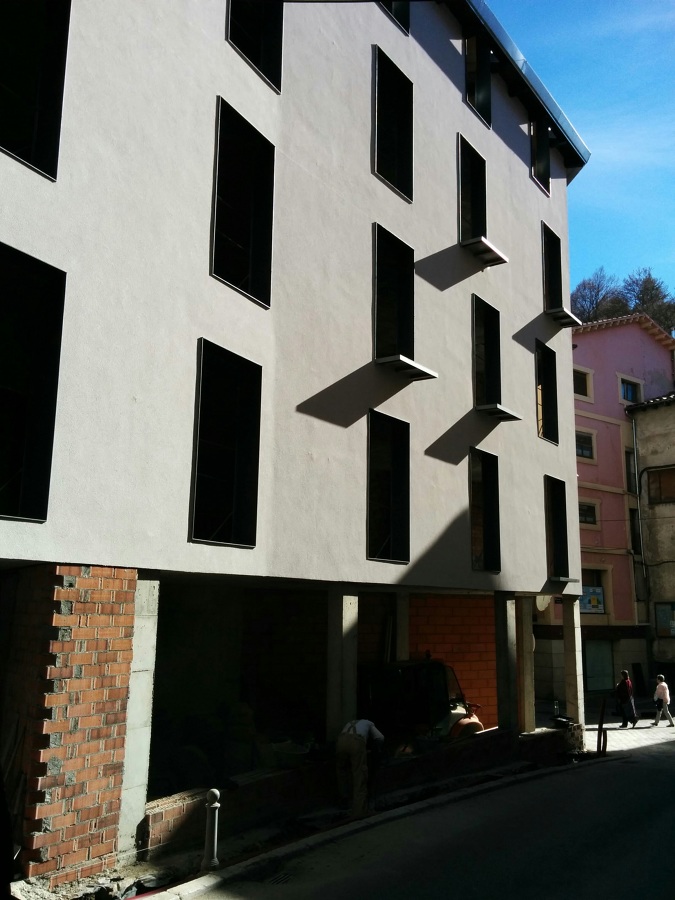 Fachada edificio plurifamiliar