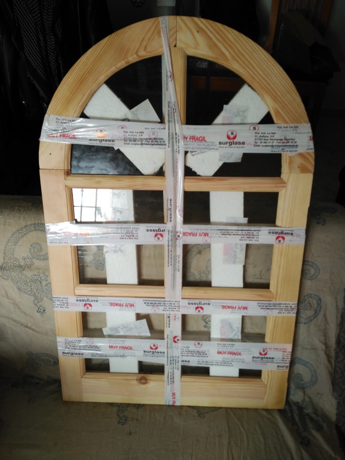 Ventana para caseta de madera.