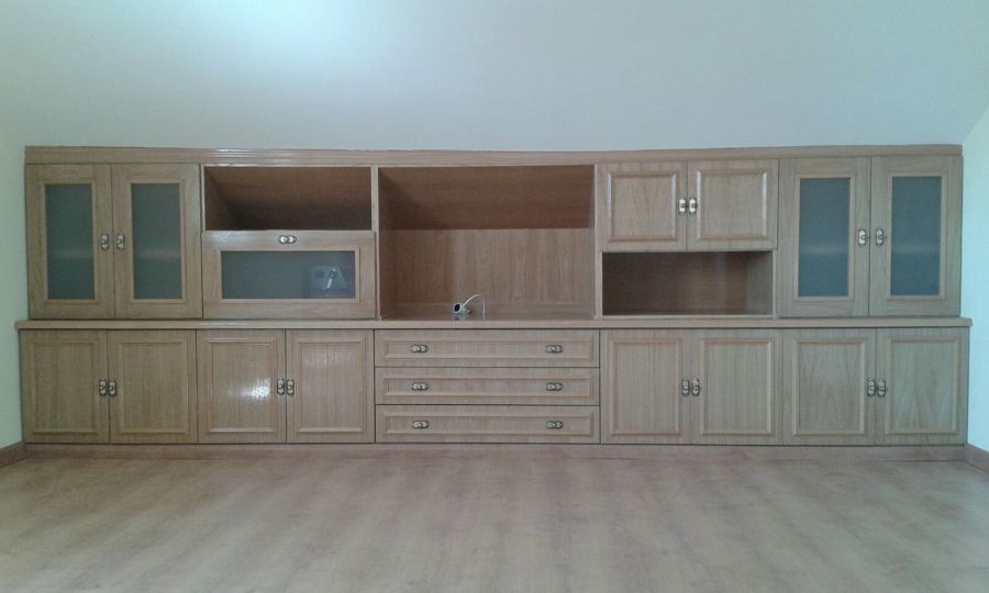 Mueble bajo abuardillado a medida