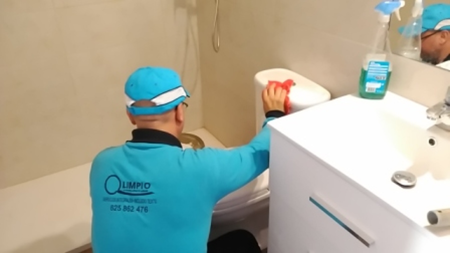 Limpieza de cuarto de baño