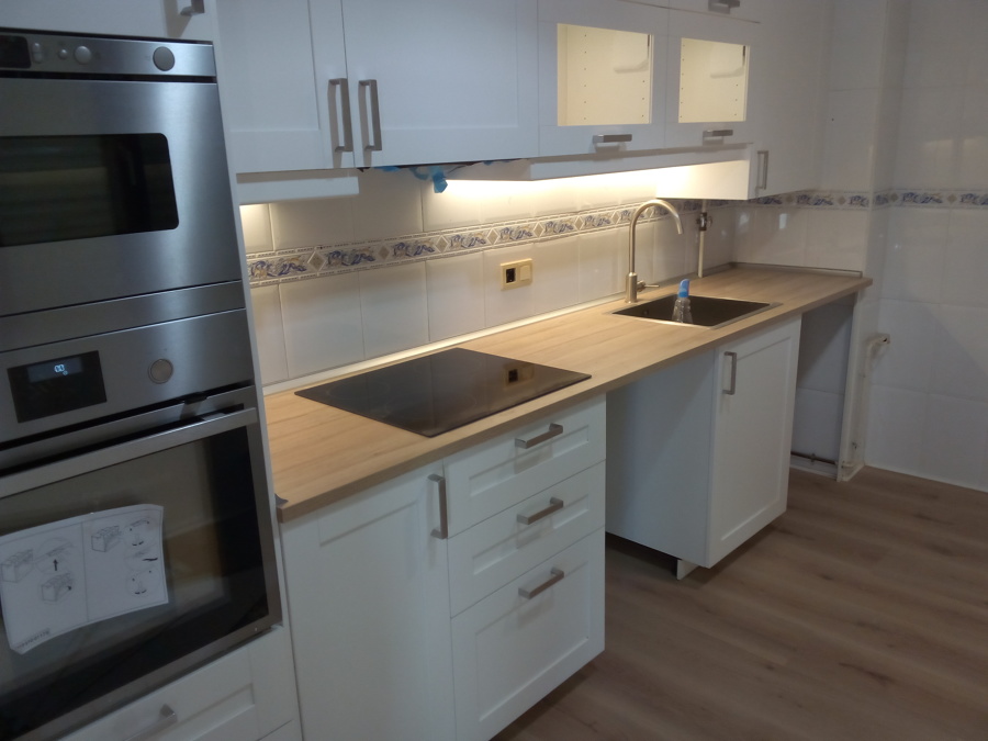 Cocina y suelos.