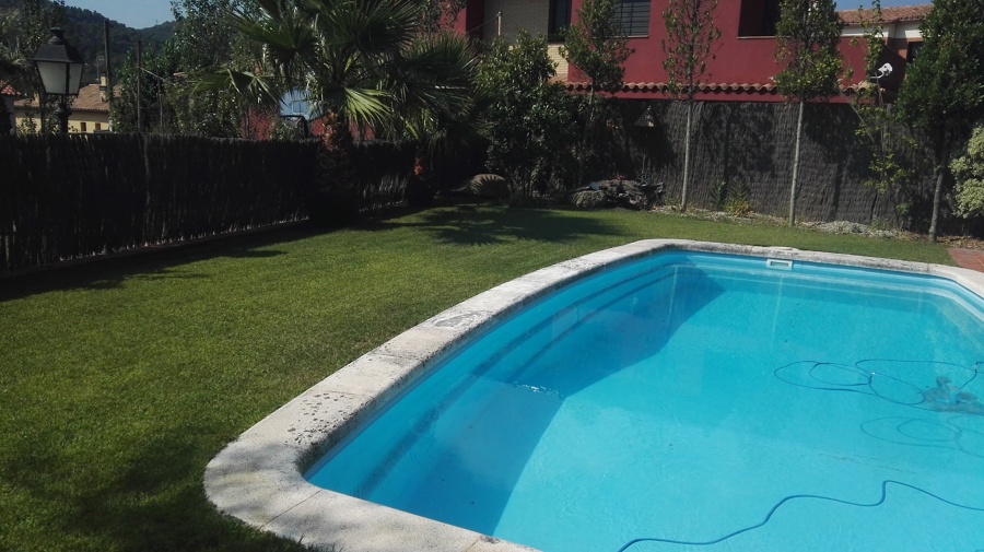 mantenimiento cesped y piscina