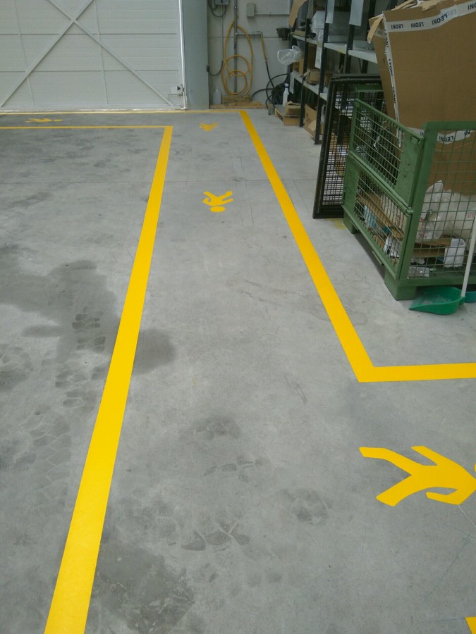 carril peatones en fabrica