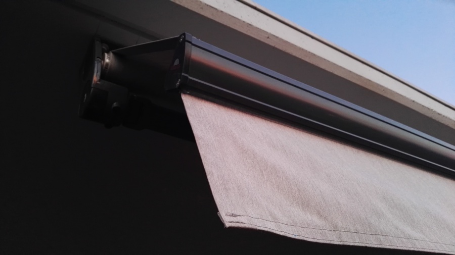 Toldo brazo oculto
