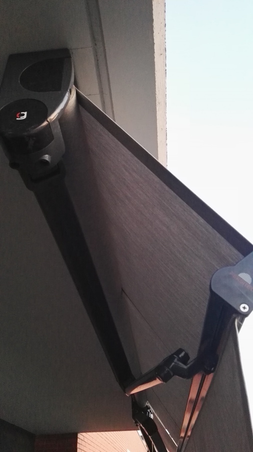 Toldo brazo oculto